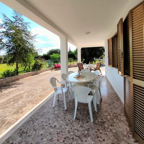 Patio, Dining area