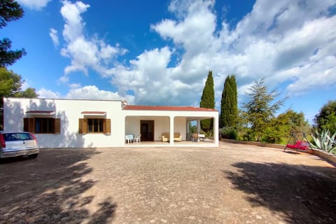 Facade/entrance, View (from property/room)