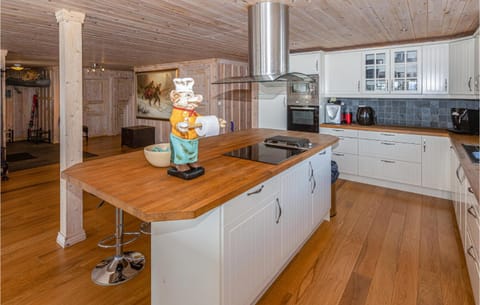 Stunning Home In Tjrhom With Wifi And 8 Bedrooms House in Rogaland