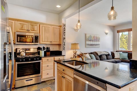 Kitchen or kitchenette, Seating area, dishwasher, minibar, pet friendly, stove, toaster