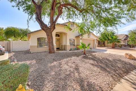 Centrally Located Gilbert Home Patio and Grill! House in Gilbert