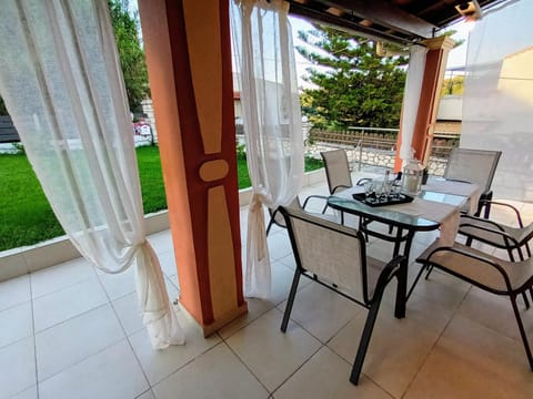 View (from property/room), Balcony/Terrace, Balcony/Terrace, Dining area