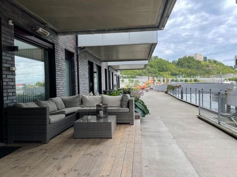 View (from property/room), Balcony/Terrace, Seating area