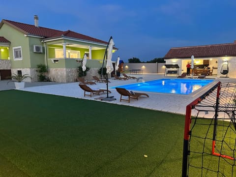 Swimming pool