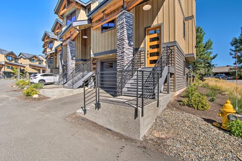 Charming Cle Elum Townhome with Balcony and Views House in Kittitas County