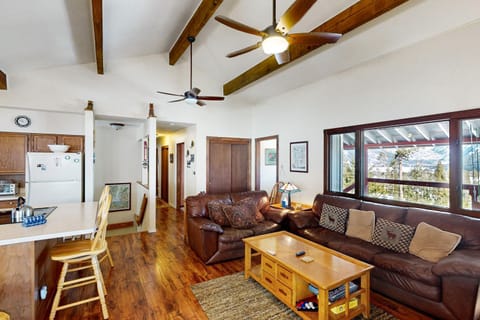 Shadow Mountain Serenity House in Rocky Mountain National Park