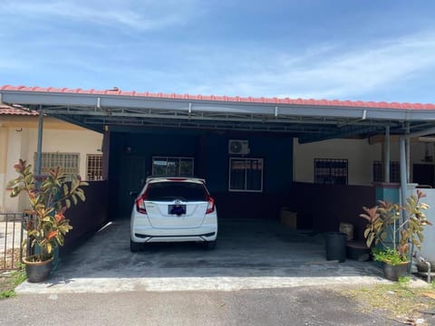 TheAtbas Homestay 7 in Seri Iskandar 3 Bedroom WiFi Unifi House in Perak Tengah District