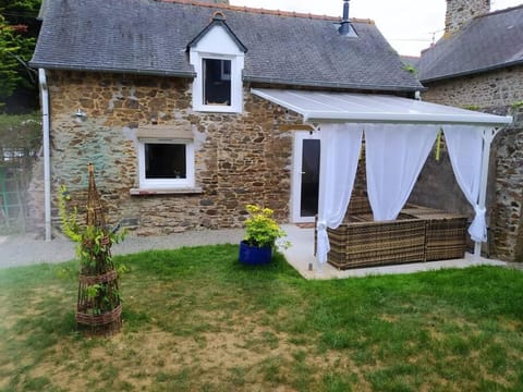 Maisonnette de bord de mer House in Étables-sur-Mer