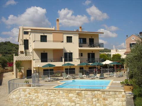 Irida Apartments -EX BLAZIS HOUSE Condominio in Almyrida