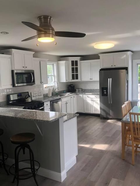 Beautifully Renovated Home with Water Views House in Lower Township