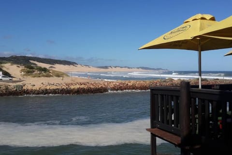 PA Sands Beach House Kowie River 9 Sleeper Pool Haus in Port Alfred