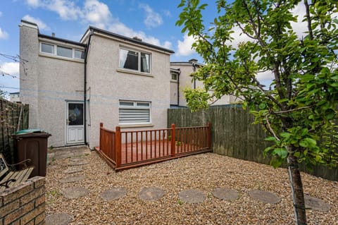 Centrally Situated 1 Bedroom House in Cumbernauld Maison in Cumbernauld