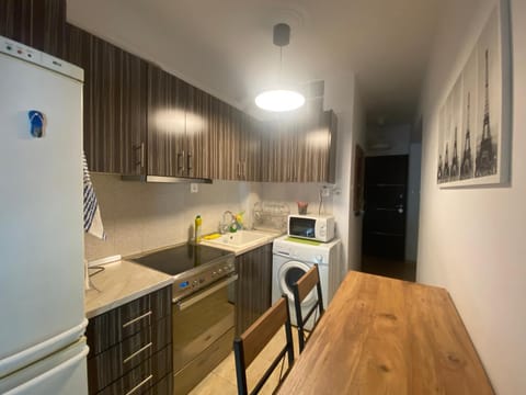 Kitchen or kitchenette, Dining area, minibar, pet friendly, stove, toaster