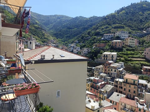 Day, Neighbourhood, Natural landscape, City view, Mountain view