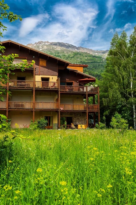 Le Refuge de Serre-Chevalier, dans un esprit chalet, commune de Le Monêtier-les-Bains Apartment in La Salle-les-Alpes