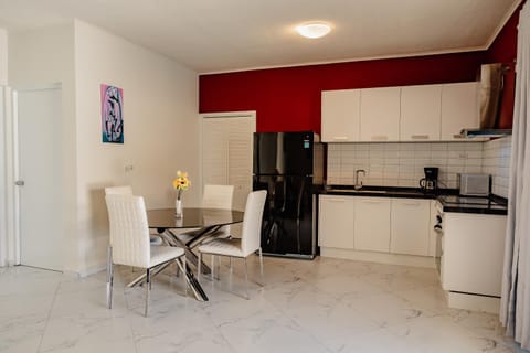 Best quality 2-bedroom apartment 2 km from Eagle beach Copropriété in Noord