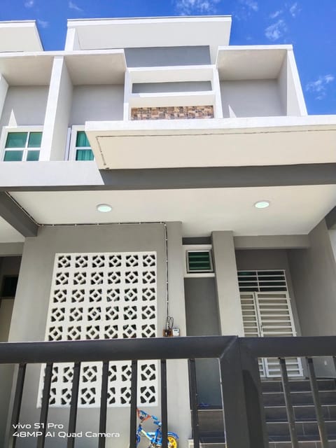 AVA Homestay Kuala Terengganu Pantai Drawbridge House in Terengganu, Malaysia