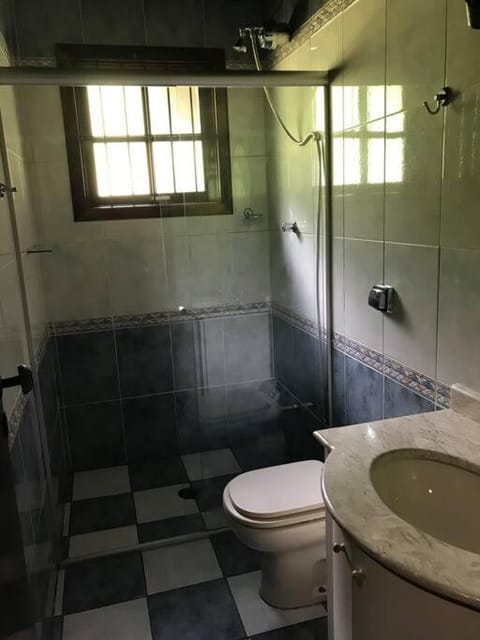 Lindo e aconchegante chalé com piscina, lareira e churrasqueira House in Cotia