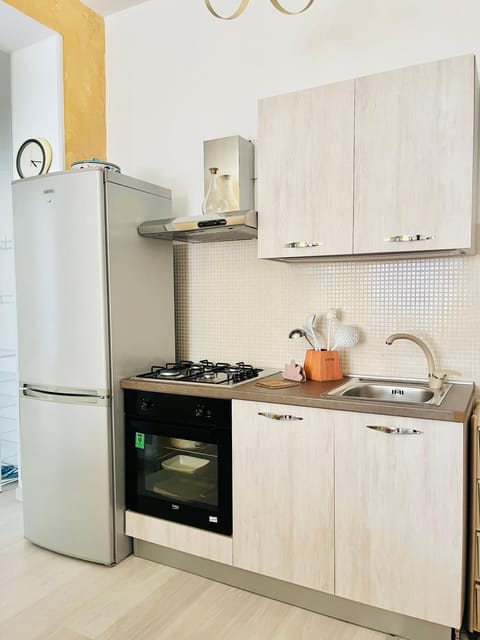 Kitchen or kitchenette, pet friendly, stove