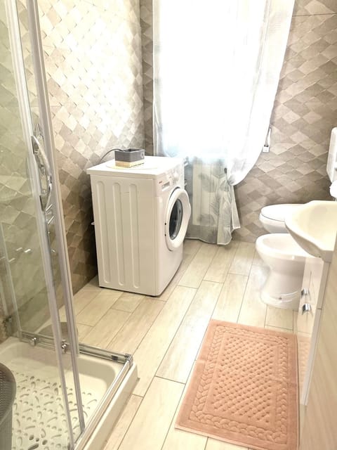 Shower, Toilet, Bathroom, bidet, towels, washing machine