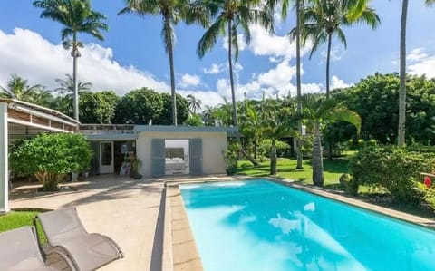 Property building, Garden view, Pool view, Swimming pool