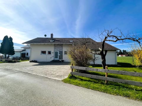 CASA LOBO Charmantes Ferienhaus im Allgäu House in Leutkirch im Allgäu