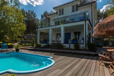 Spring, Day, Garden, Garden view, Pool view, Swimming pool, sunbed