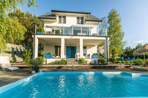 Property building, Day, Garden view, Swimming pool