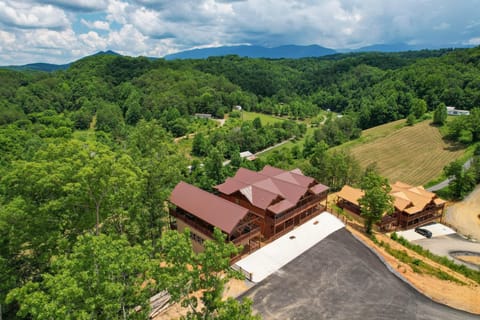 Wilder by AvantStay15min from Pigeon Forge, 22ppl House in Sevierville
