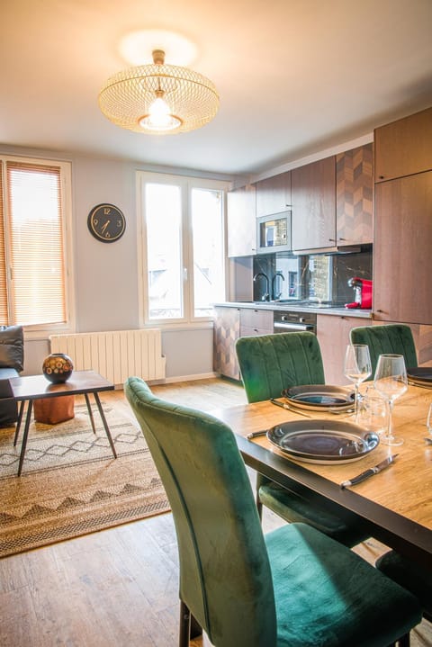 Kitchen or kitchenette, Living room, Dining area