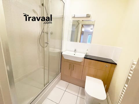 Travaal.©om - 2 Bed Serviced Apartment Farnborough Appartamento in Farnborough