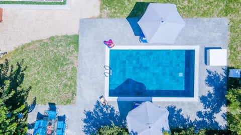 Bird's eye view, Pool view