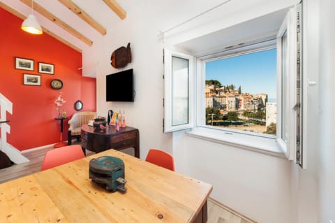 TV and multimedia, Living room, Seating area, Dining area, Landmark view, Sea view
