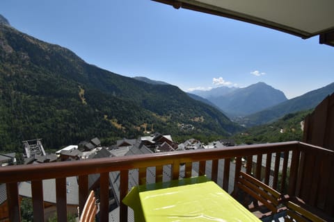 Nearby landmark, Natural landscape, View (from property/room), Balcony/Terrace, Mountain view