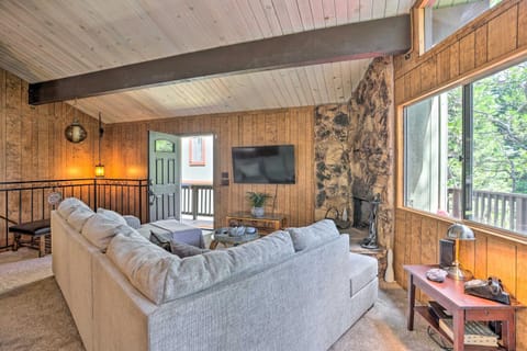 Lake Arrowhead Cabin with Mid-Century Charm! House in Lake Arrowhead