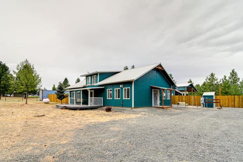 Unique Country Farmhouse Near Lake Roosevelt House in Franklin D Roosevelt Lake