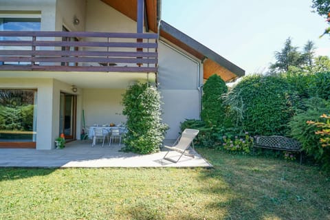 The Maryalice charming little house next to the beach! Casa in Talloires