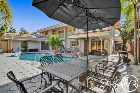 Modern 7 BR with Private Heated Pool Maison in Dania Beach