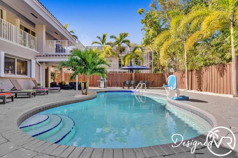 Modern 7 BR with Private Heated Pool House in Dania Beach
