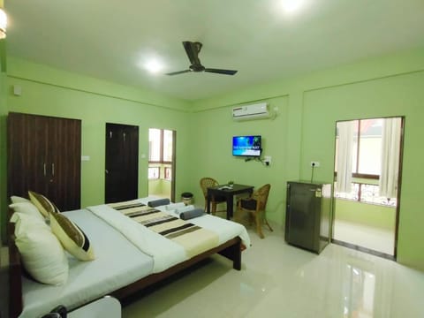 The Narrow Way Edward Guest House Bed and Breakfast in Candolim