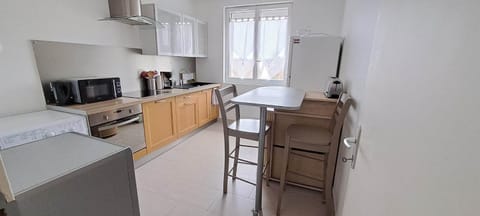 Dining area, dishwasher, minibar, oven, pet friendly, stove, toaster