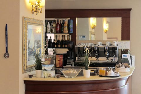 Coffee/tea facilities, Lounge or bar, Drinks, Alcoholic drinks