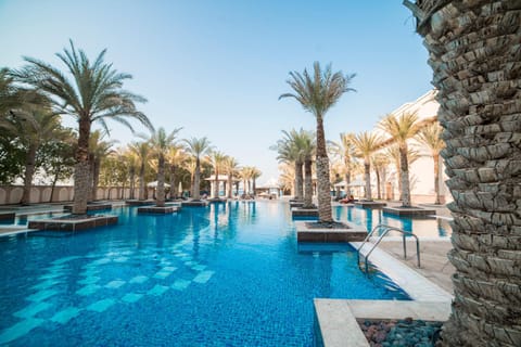 1-bedroom apartment with pool Condo in Dubai