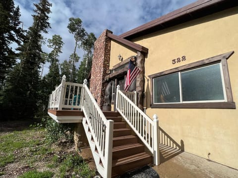 Brian Head Cabin - 1 Mile from ALL SKI LIFTS! Cozy, Spacious & lots of fun Villa in Brian Head