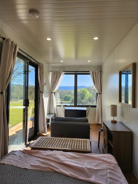Delightful Container House with Views Farm Stay in Hartley