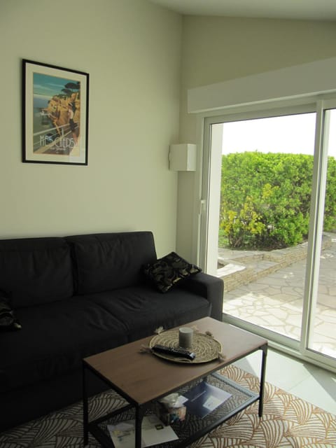 Living room, Garden view