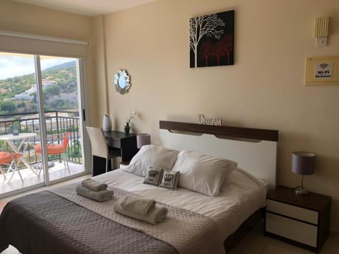 Panoramic Holidays - Superior 41 Apartment in Peyia