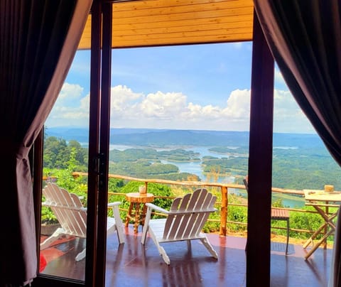 Natural landscape, Balcony/Terrace, Seating area, Lake view, Mountain view