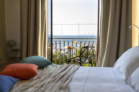 Bed, View (from property/room), Balcony/Terrace, Photo of the whole room, Bedroom, Sea view