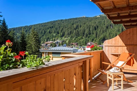 Balcony/Terrace, Mountain view